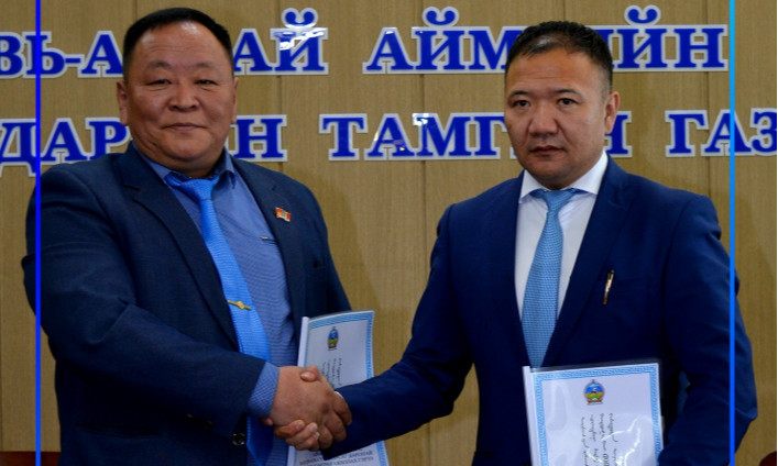 Говь-Алтай  аймгийн засаг дарга О.Амгаланбаатар сумдын засаг дарга нартай 2022 онд хамтран ажиллах гэрээ байгууллаа.